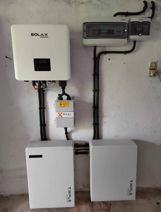 5,0 kW-os hibrid rendszer akkumlátor tárolókkal